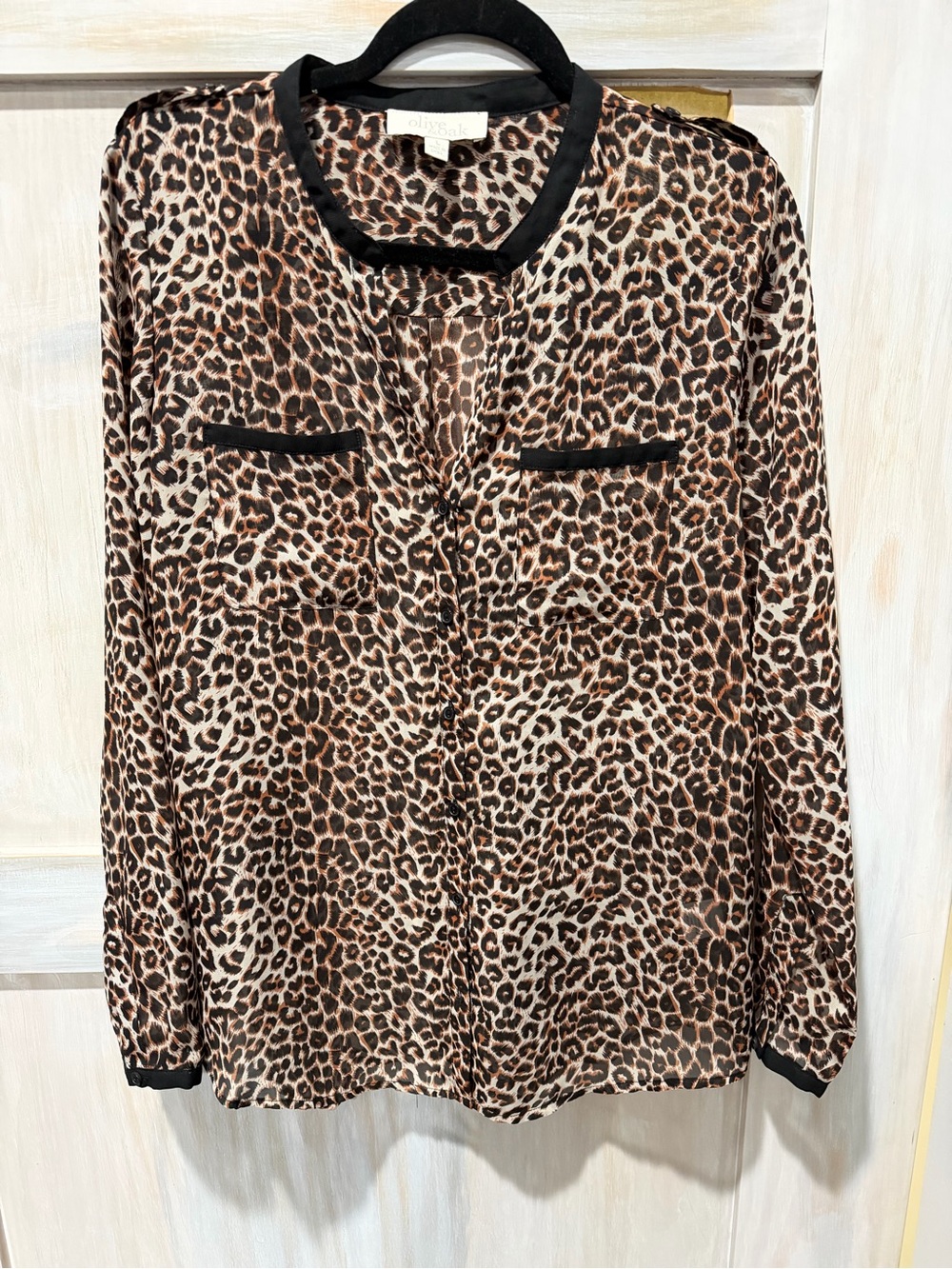 Olive & Oak Leopard Print Blouse in Black and Brown - Picture 2 of 6